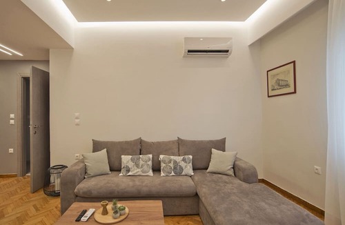 Kypseli Apartment | Honey House Kipseli Stylish, Reno 2BR Apt City Ctr