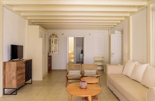 Fira Villa | Revelis Villa & Canava