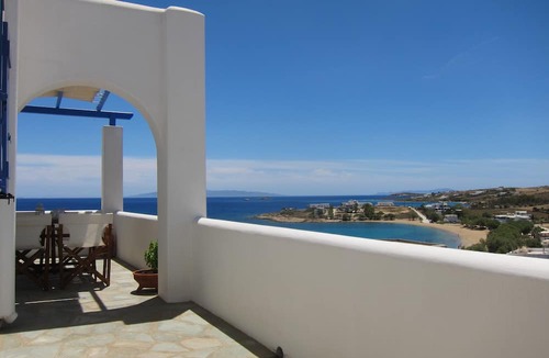 Piso Livadi Apartment | Cleopatra Seaside Homes Paros