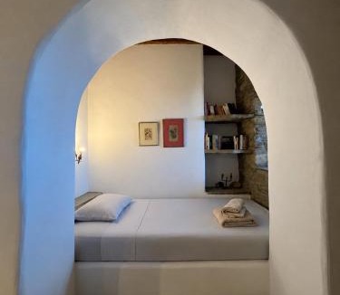 Exomvourgo House | Scalinata Tinos, Sophisticated living