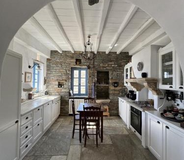 Exomvourgo House | Scalinata Tinos, Sophisticated living