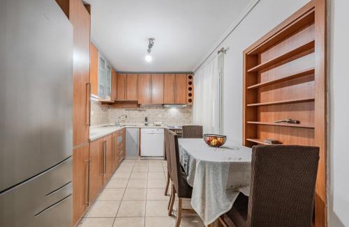 Elliniko-Argyroupoli Apartment | Elliniko Nest a Cozy House for Up to 4 Guests