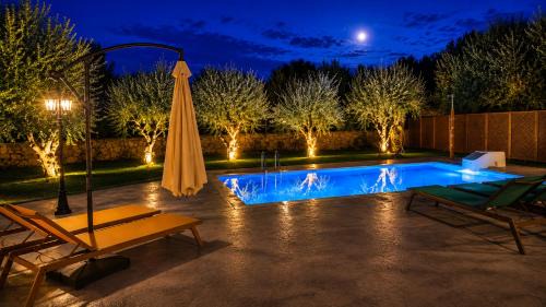Gaitanion Villa | MANGO & PAPAYA - Country Luxury Living - Private Pool & Olive Grove - Dog Friendly & Remote Work Friendly