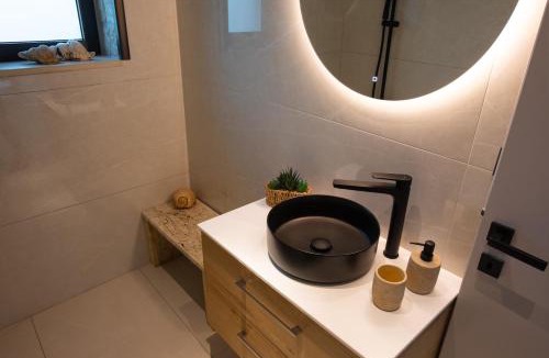 Makrys Tichos House | Golden Stone Villa at Chrissi Akti