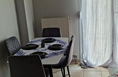 Kozani Apartment | The colorful house with balcony view