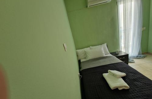 Kozani Apartment | The colorful house with balcony view