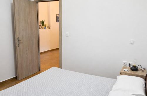Trikala Apartment | Fully Renovated Apartment -700m from Mill of Elves-Free Parking & Fast WiFi