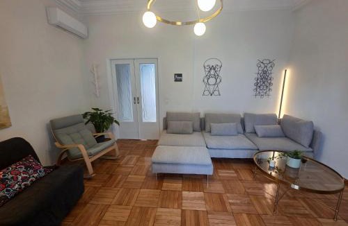 Gazi Apartment | Spacious Art Apartment in Gazi 2 min Metro