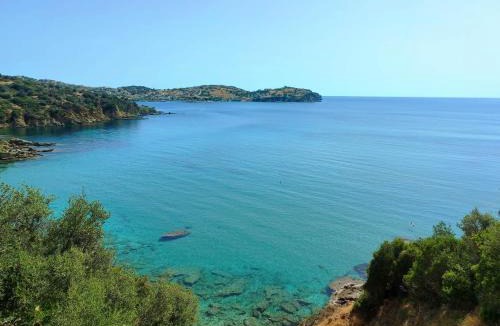 Agii Apostoli House | Aegean Beachfront Apartment