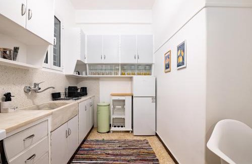 Agios Panteleimonas Apartment | S homes - Retro Modern 2BR - 200m to Attiki Metro