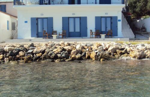 Koroni Apartment | Artaki Beach WAVES Apartment