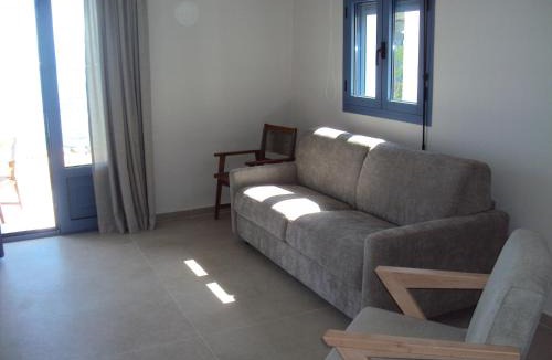 Koroni Apartment | Artaki Beach WAVES Apartment