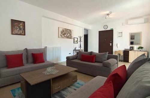 Milea Apartment | Elegant Apartment in Siatista with a View
