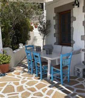 Skala House | Maison perchée coeur de l'ile vue mer plage à 190m