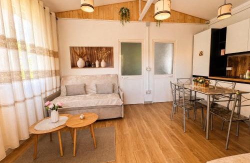 Petrele House | Village Tirane -Garden House Daias