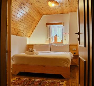 Shale House | Mountain Vista Guesthouse Shkafi