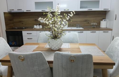 Vlore Apartment | AS Villa garden & Parking privat