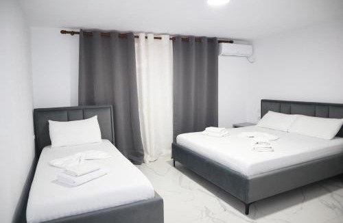 Himare Apartment | Sezar's - Niko & Mimoza Qesari