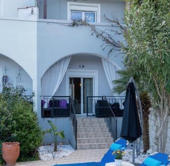 Chorafakia Apartment | Villa Polani Elegant Maisonette with Pool