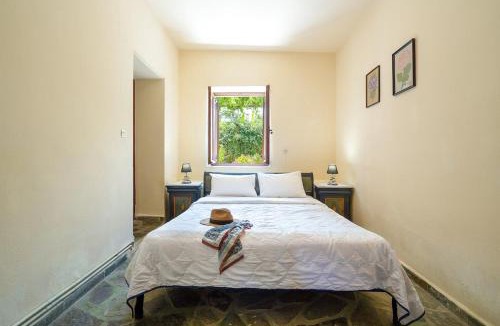 Vamos House | Apanemidi Traditional House with Pool