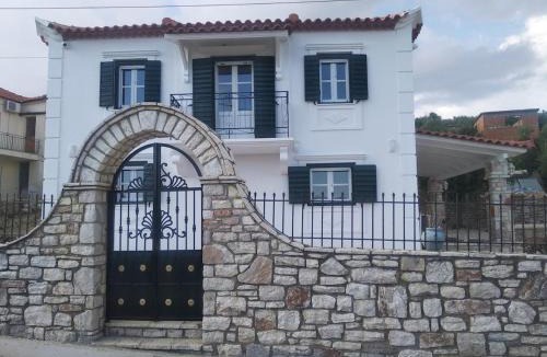 Pylos-Nestoras Villa | Luxury two story villa ideal for families