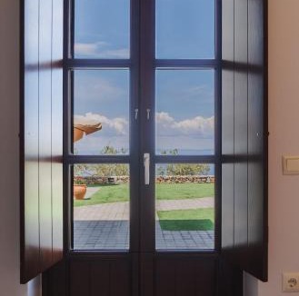 Neon Oitylo Apartment | 'Acroterra Stone House', Areopoli, Mani