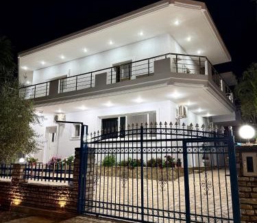 Ksamil Villa | Villa Dinael