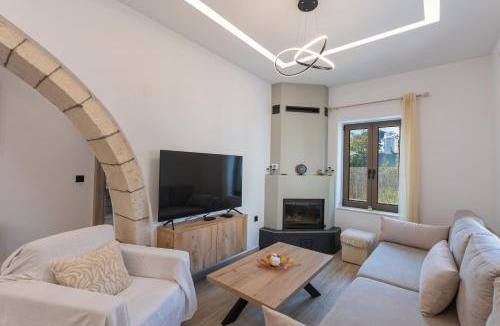 Prines Villa | Villa Pisha Stone Villa with Pool