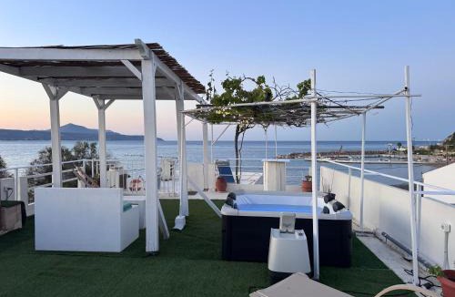 Kalyves Apartment | Kyma Haven Beachfront with Rooftop Jacuzzi