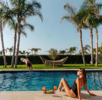 Tingaki Hotel | TAF Beach Villas with TESLA