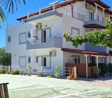 Dhermi Hotel | Yard Paradise Rooms