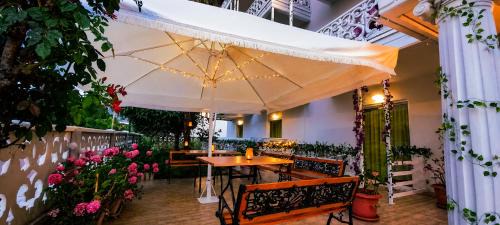 Kamena Vourla Apartment | Ronzi Apartments