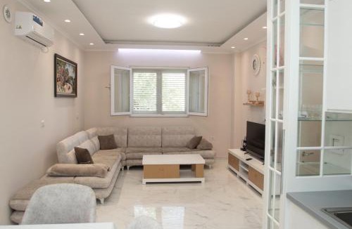 Rade Villa | Miri House