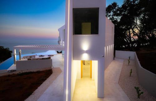 Agios Matthaios Villa | Endless Blue