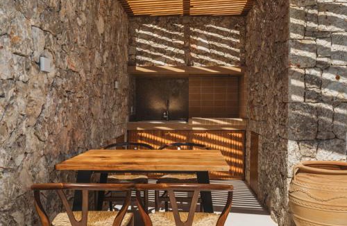 Askos Apartment | Doci Kelios - Serenity Suites with Private Heated Pools, by ZanteWize