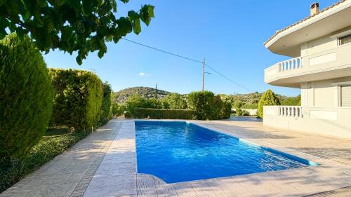 Athikia Villa | Villa Georgia With Pool