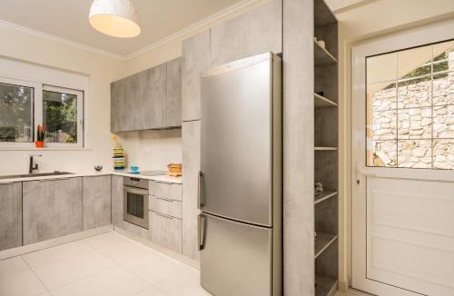 Xirokastello Apartment | Thomas & Elena Holiday House