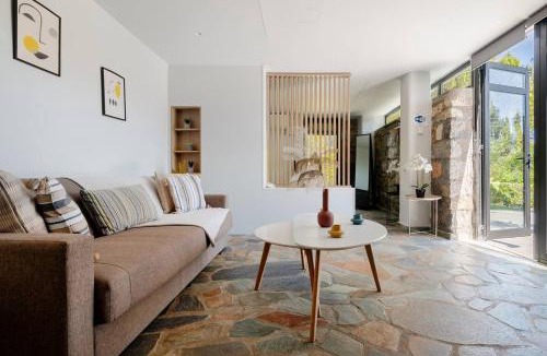 Chalcis House | Lemon Tree Villa