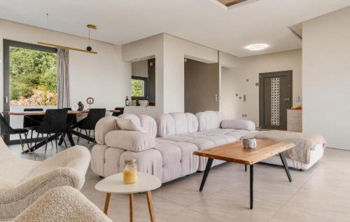 Loutraki-Agioi Theodoroi Villa | White Sand Loutraki Villa - Sea View