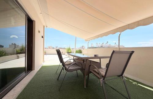 Palaio Faliro Apartment | Top floor apartment