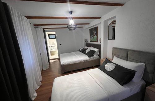 Shale House | Guest House Astrit Villi