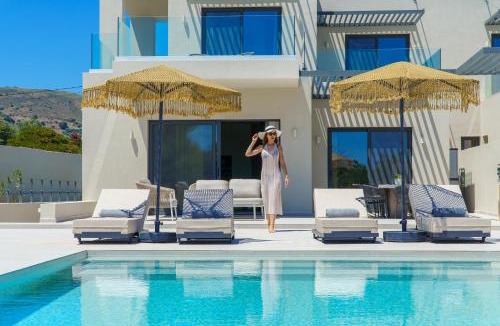 Tsikalaria Villa | Aurea Estate Luxury Villas - Padel court