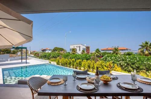 Pefkochori Villa | La Penny Luxe Villa