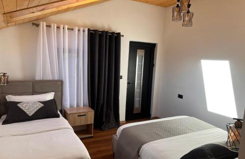 Shale House | Guest House Astrit Villi