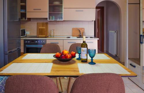Keramoti Apartment | To Spiti