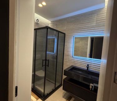 Kolovicë Apartment | Premium City View Apartament