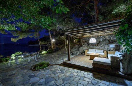 Megalos Prinos House | Amicasa Private Seaside Suite