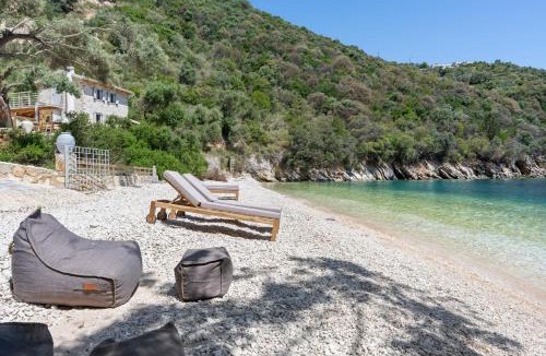 Mikros Gialos Villa | Sea Whisper Beachfront villa reached only by boat