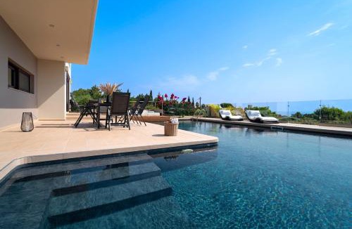 Petaloudes Apartment | White Villa