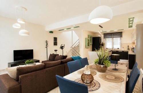 Petaloudes Villa | GPN Sunset House